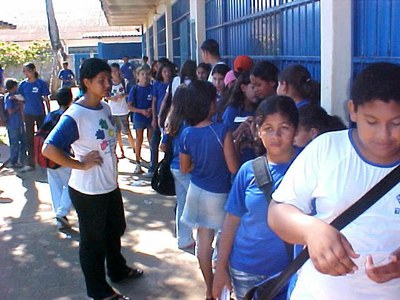 Alunos do Rio Branco na fila para votar nas prioridades publicas_jpg_JPG.jpg