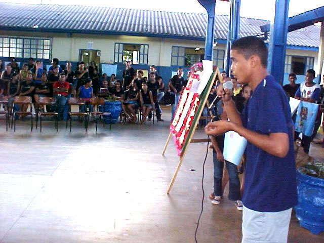 Jovem fala durante comicio no Risoleta Neves_jpg_JPG.jpg