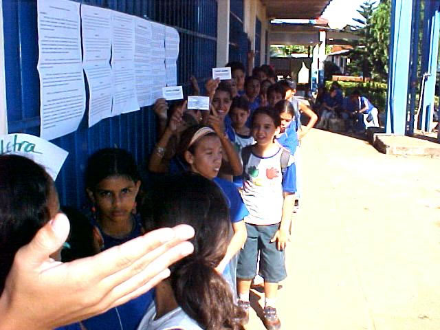 Na fila adolescentes exibem o titulo_jpg_JPG.jpg